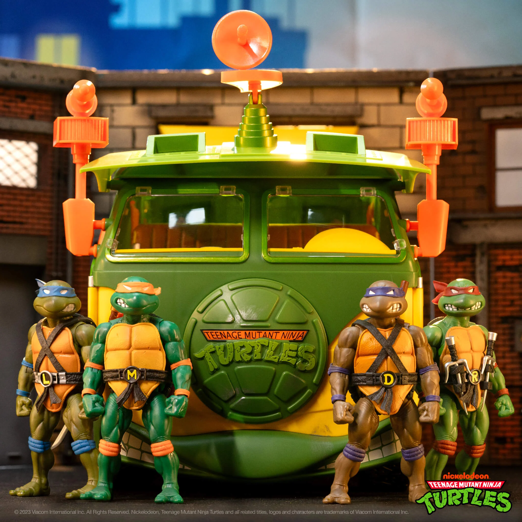 Teenage Mutant Ninja Turtles ULTIMATES! Vehicle - Party Wagon 3 Teenage Mutant Ninja Turtles ULTIMATES! Vehicle - Party Wagon