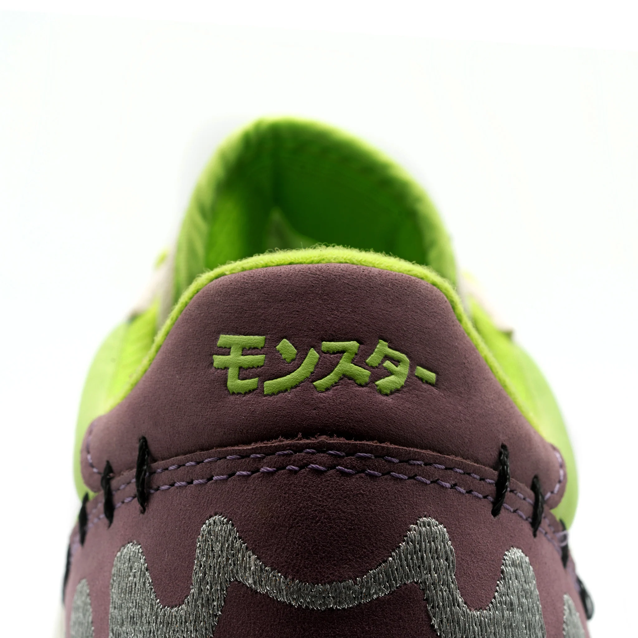 Super7 Saucony Universal Monsters Shoe - Bride of Frankenstein 7 Super7 Saucony Universal Monsters Shoe - Bride of Frankenstein